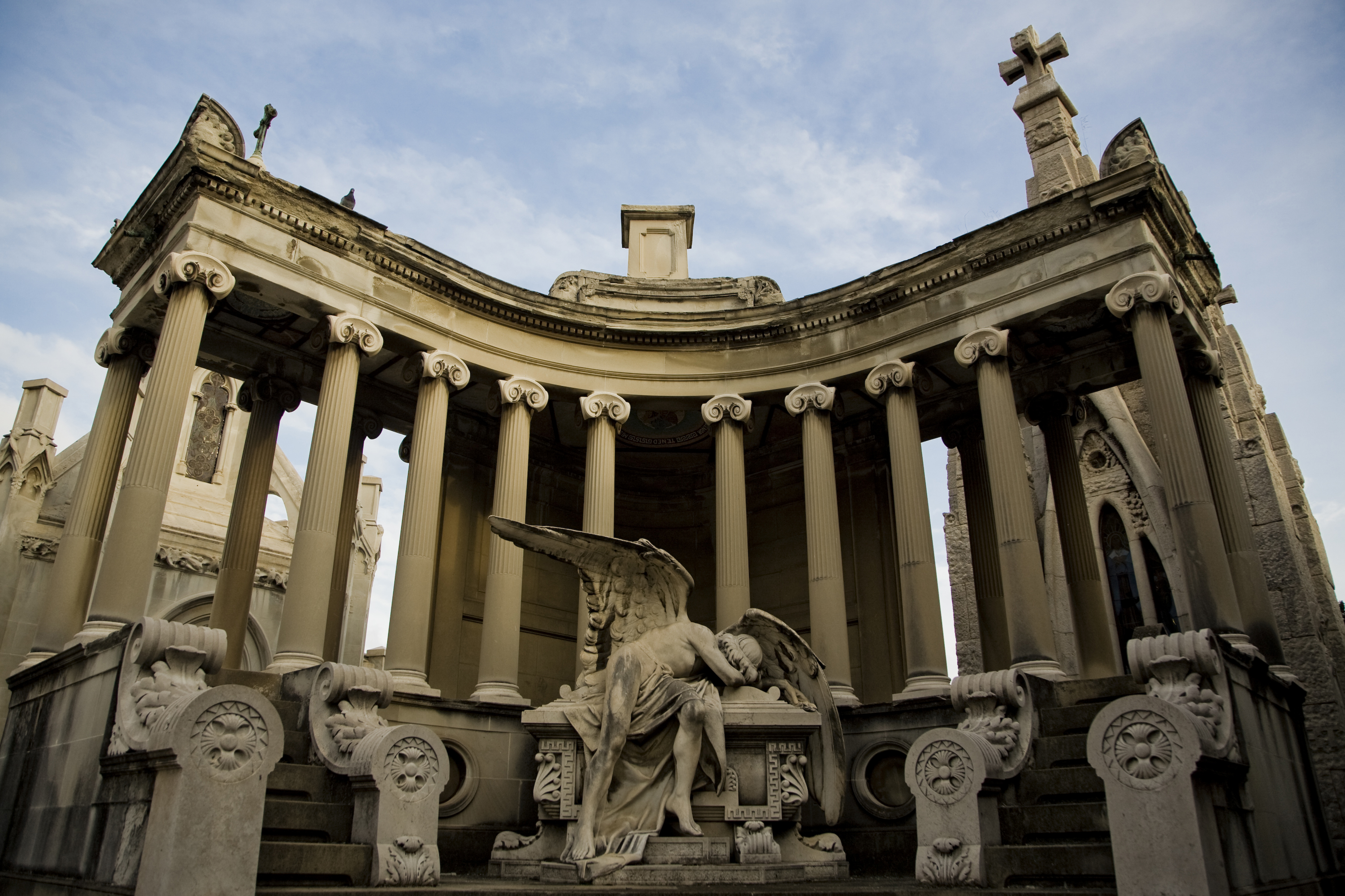 Escultura en el cementerio de Montjuic